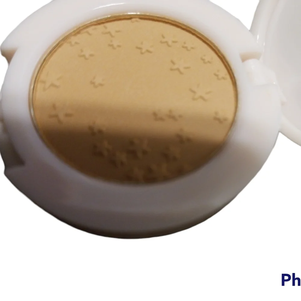 4/25 bundle item. Ciaté London Bamboo Bronzer in Palm Island